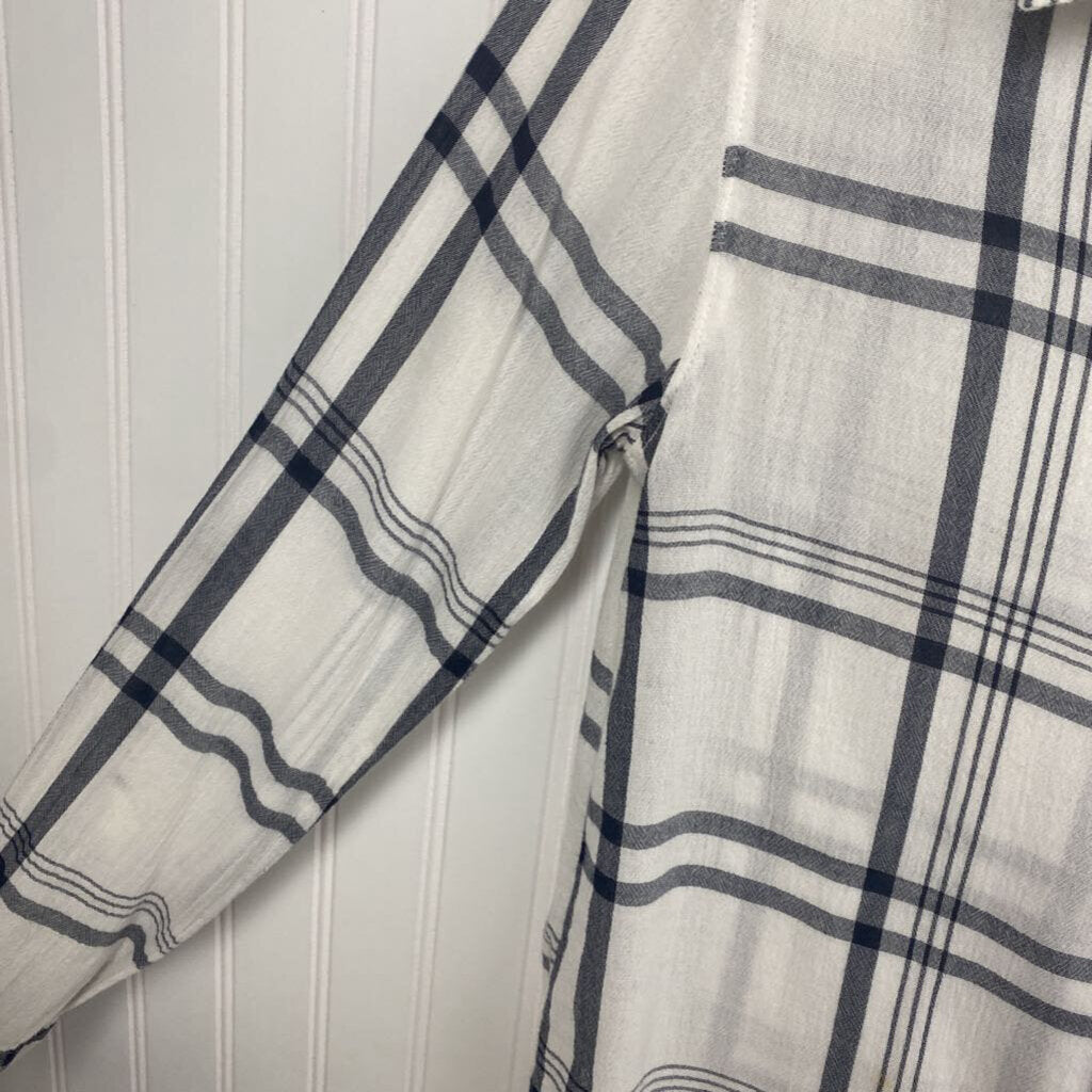 LONG SLEEVE BUTTON UP