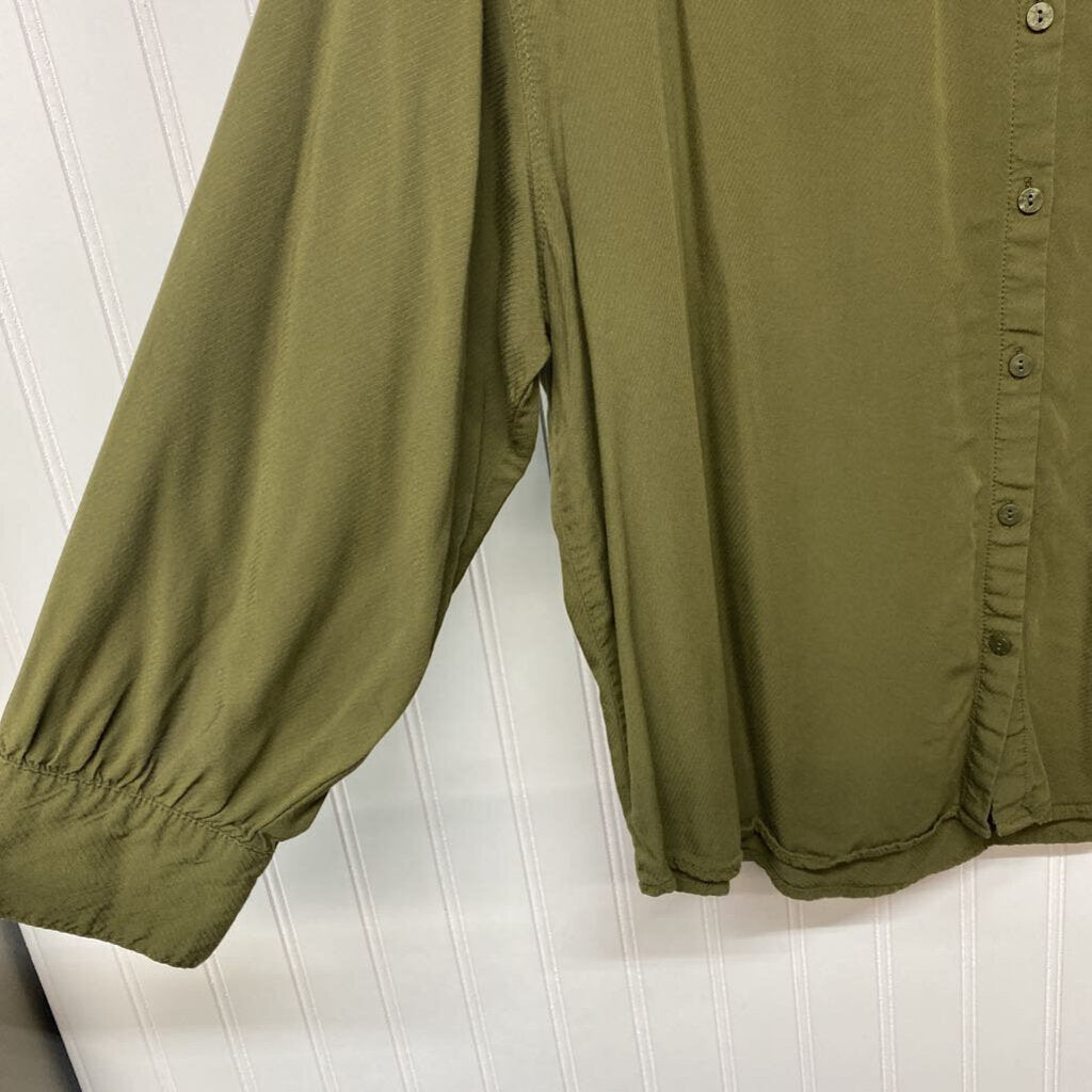 *LONG SLEEVE COLLARED BUTTON UP BLOUSE