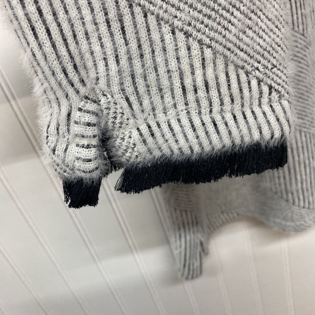 *QUARTER LENGTH SLEEVE FUZZY TEXTURED SWEATER