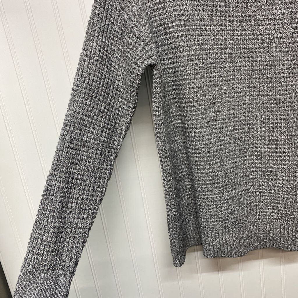 *LONG SLEEVE KNIT SWEATER