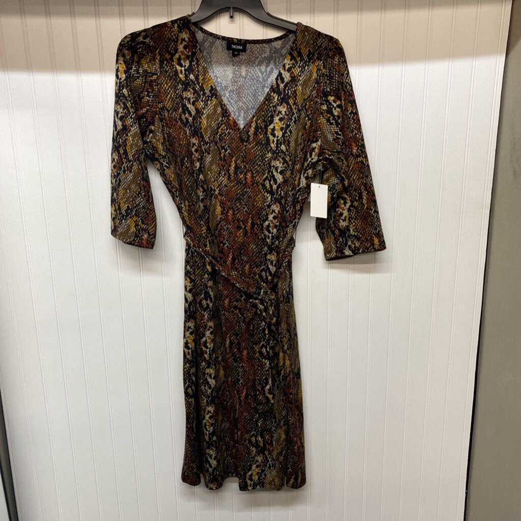 *QUARTER LENGTH SLEEVE V NECK BUTTON UP DRESS