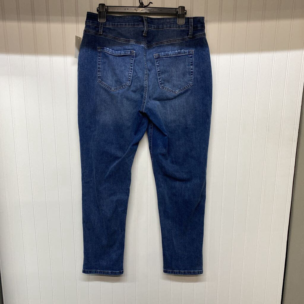 HIGH RISE SHORT ANKLE