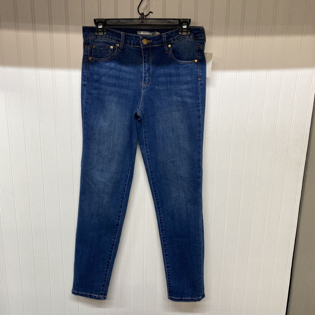 *STRAIGHT LEG DENIM JEANS