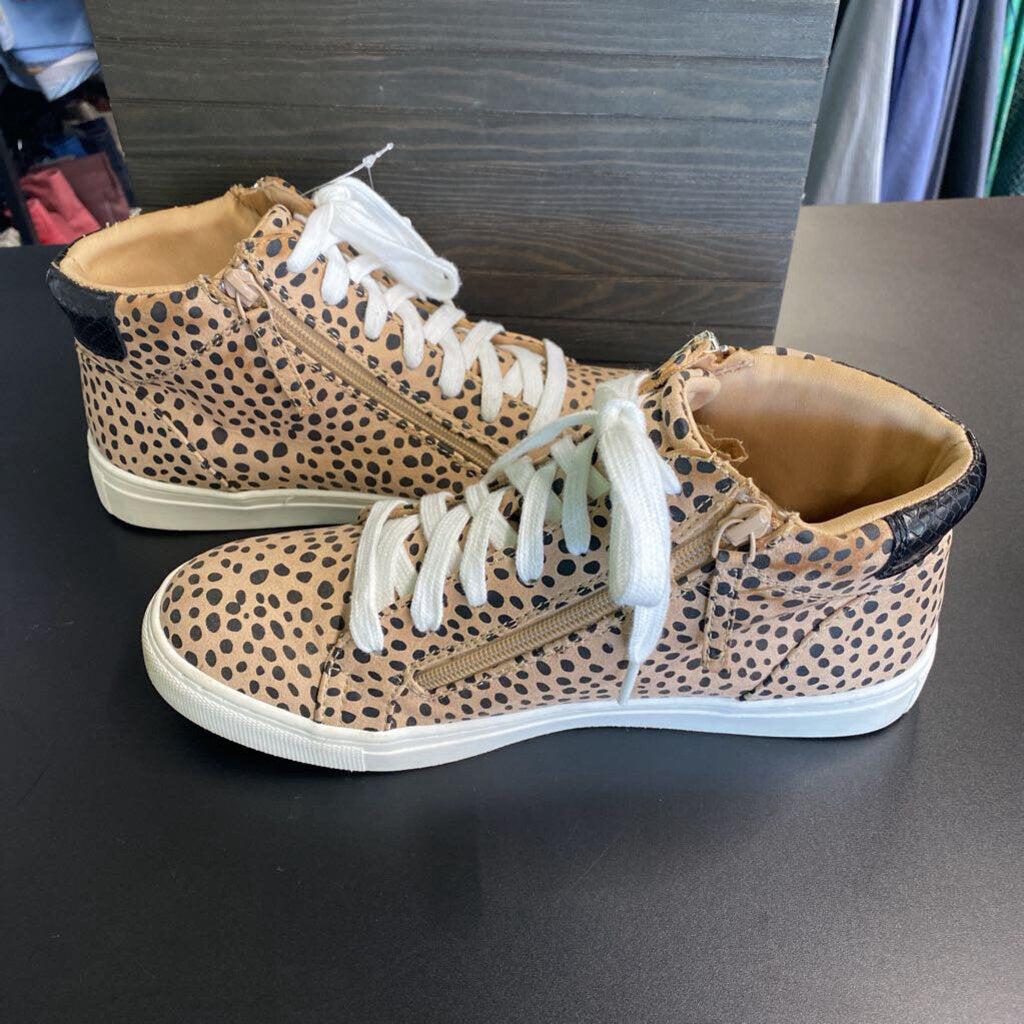 HIGH TOPS WITH ZIPPERS