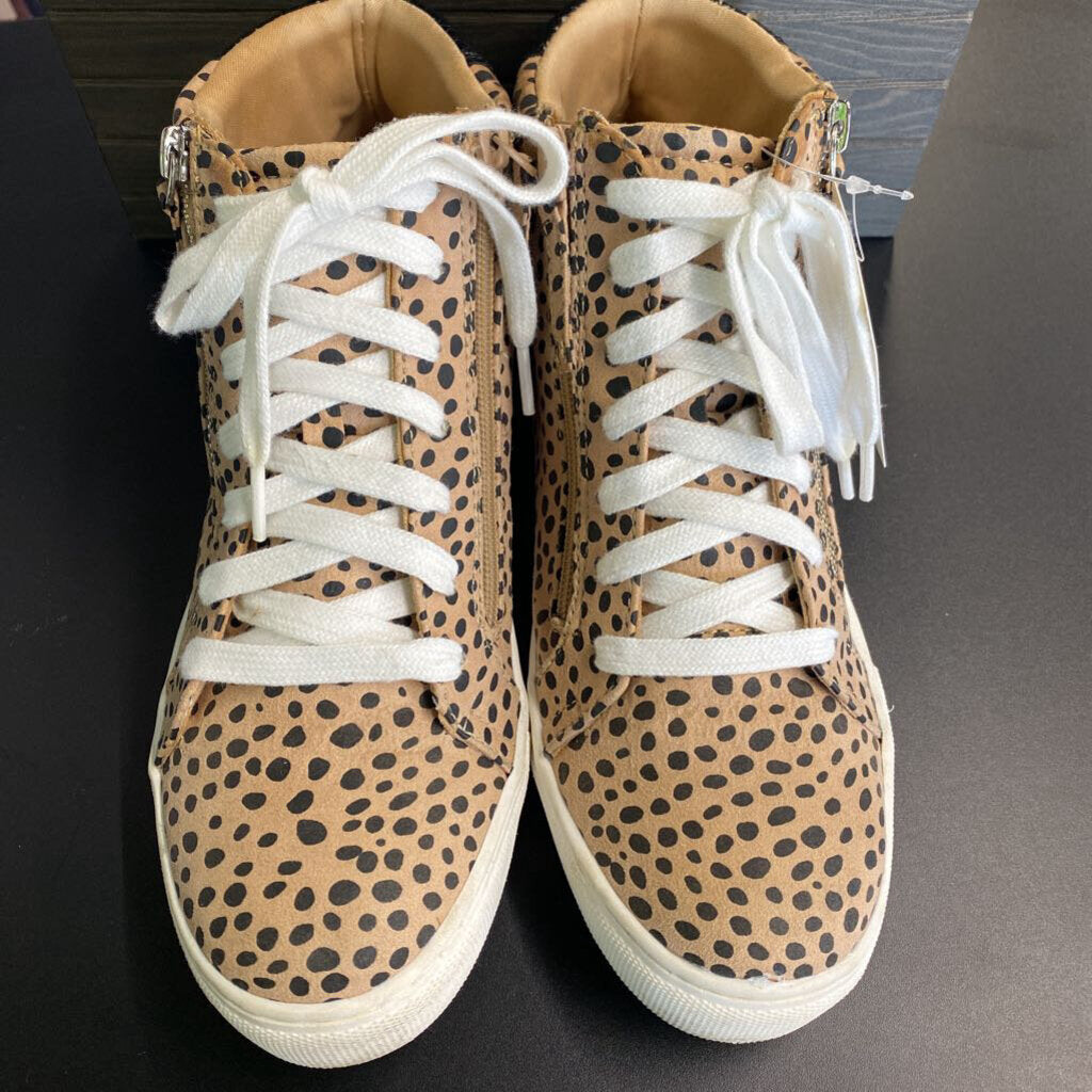 HIGH TOPS WITH ZIPPERS
