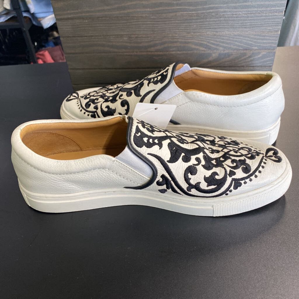 SLIP ON TENNIS SHOES