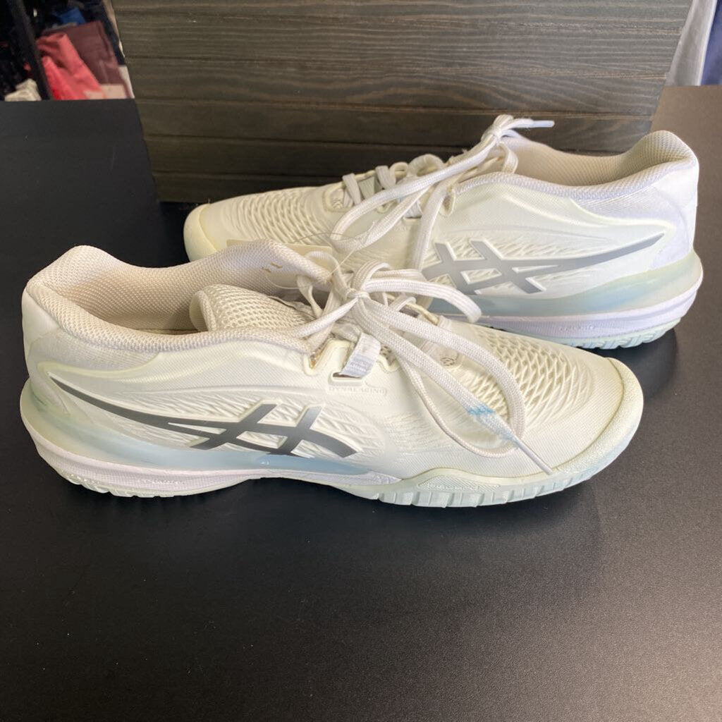 LACE UP TENNIS SHOES