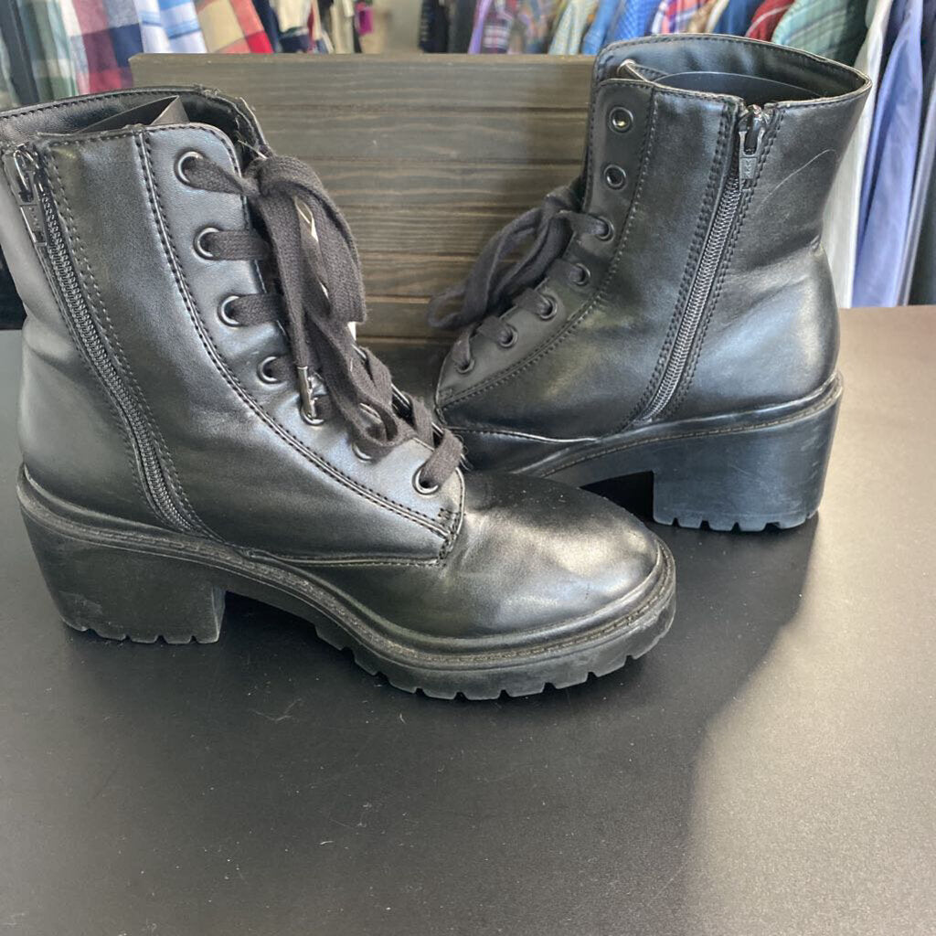 LACE UP ANKLE BOOTS