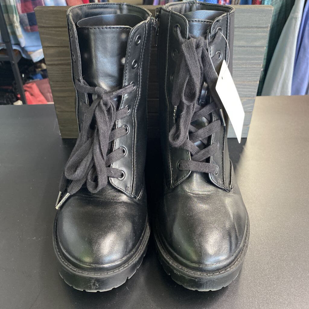 LACE UP ANKLE BOOTS