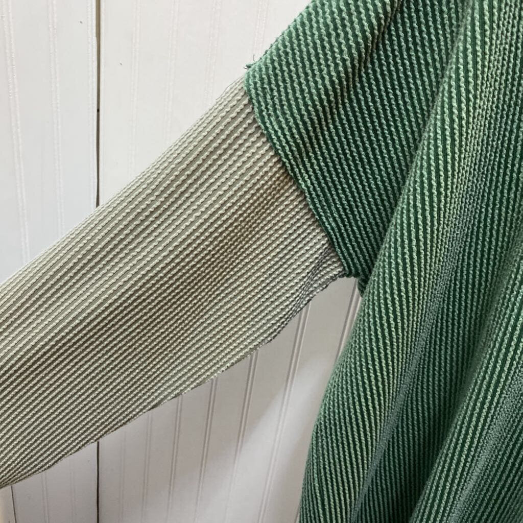 LONG SLEEVE HOODED KNIT TOP