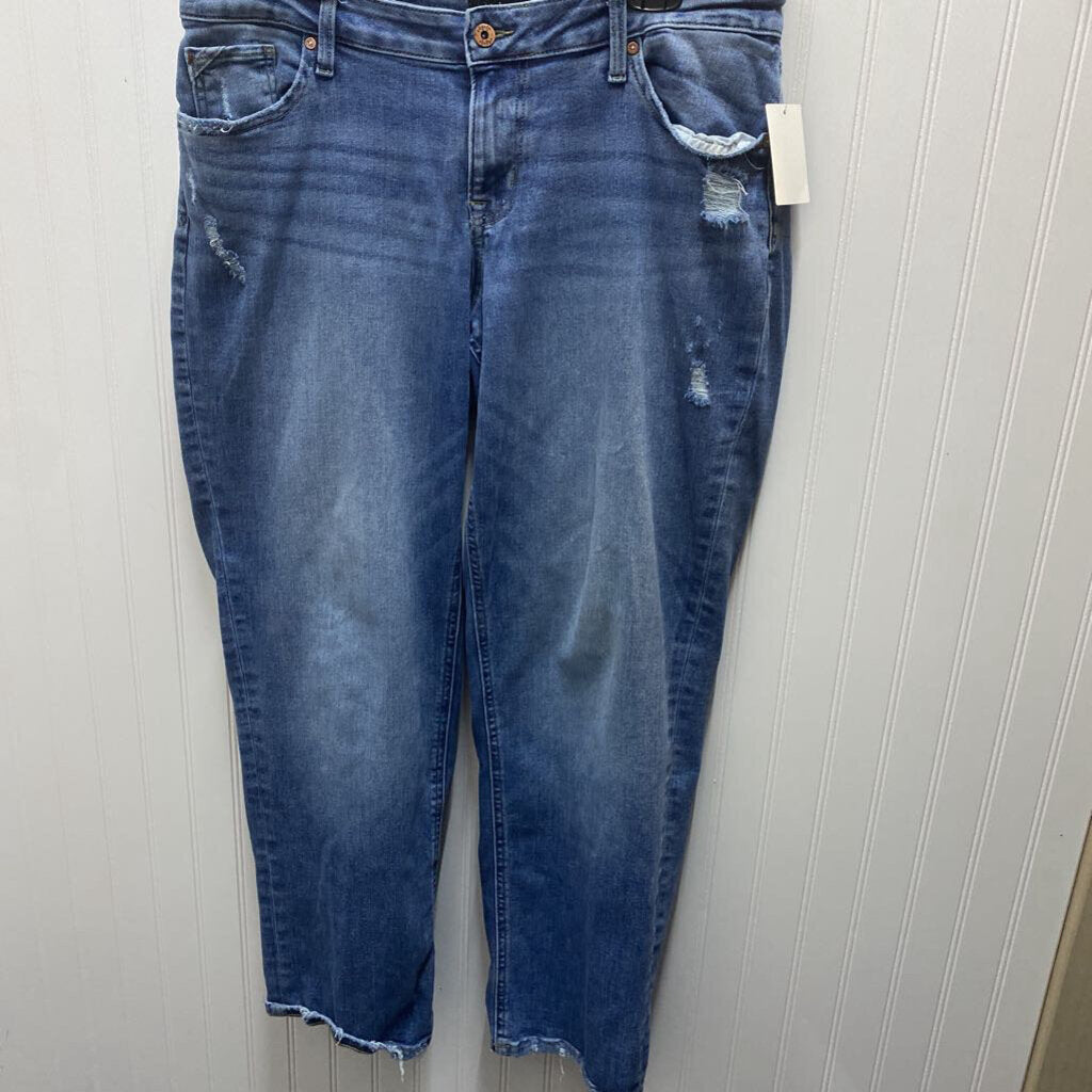 DISTRESSED DENIM JEANS