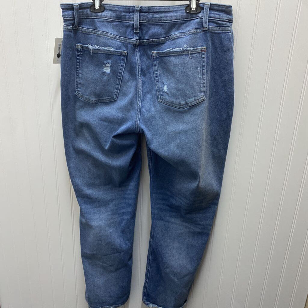 DISTRESSED DENIM JEANS