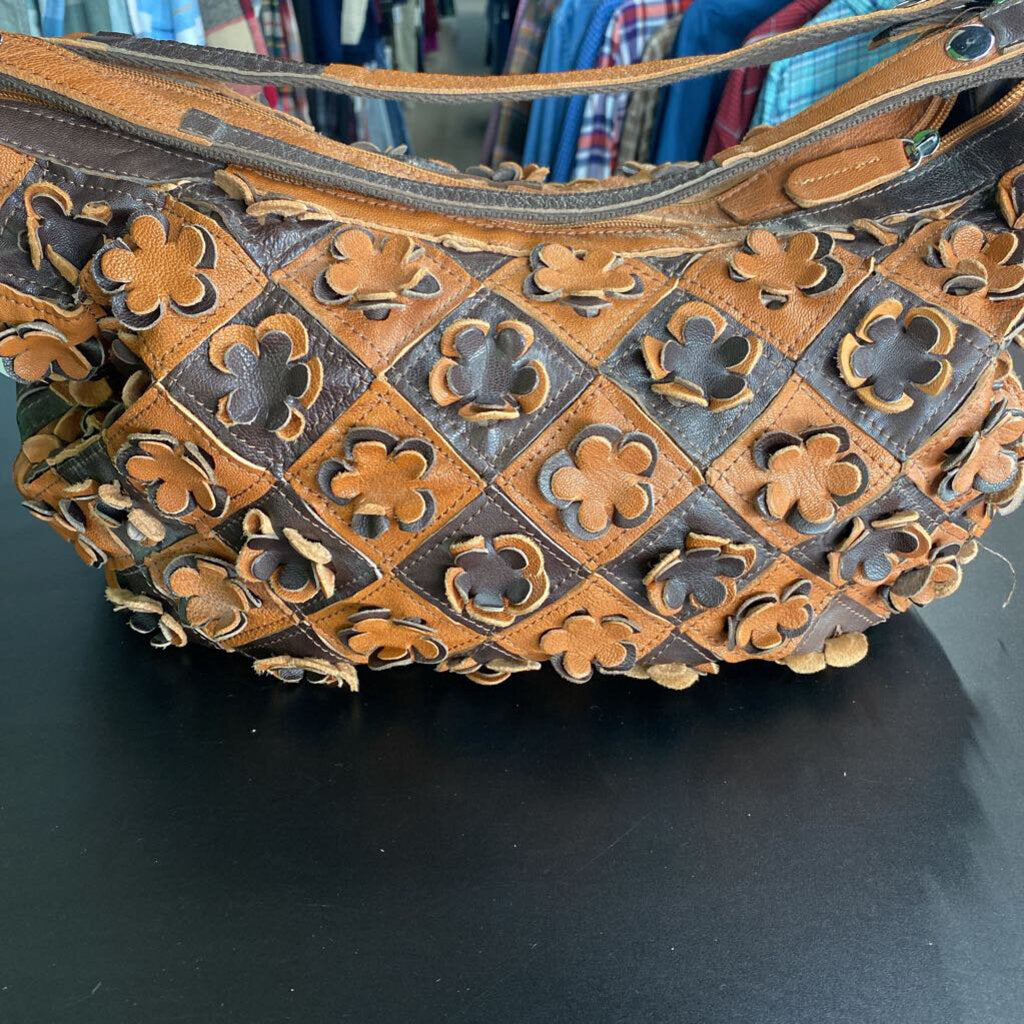 LEATHER FLOWERS SHOULDER BAG