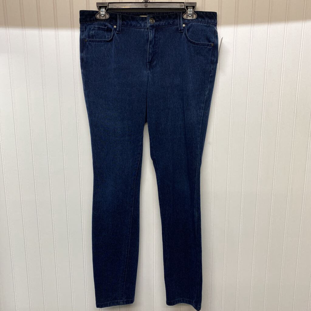 SKINNY LEGGED JEANS