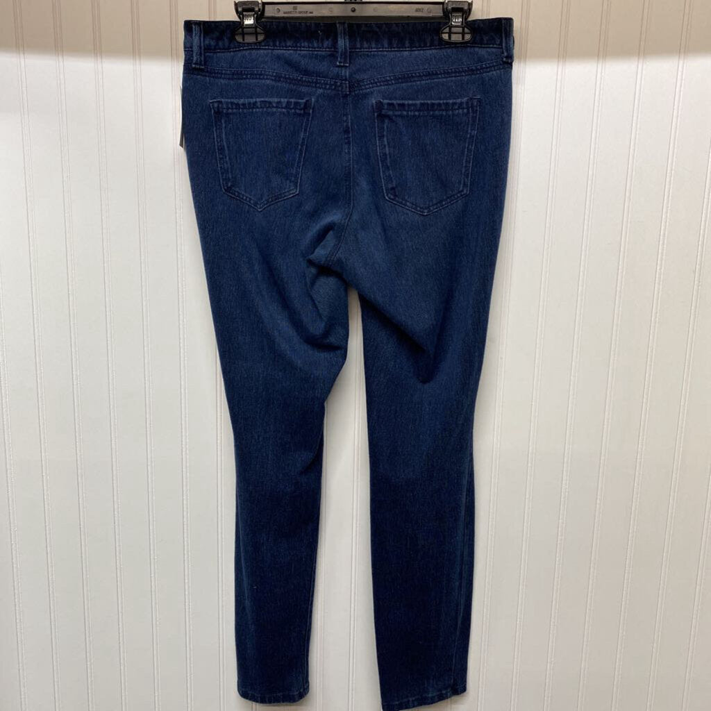 SKINNY LEGGED JEANS