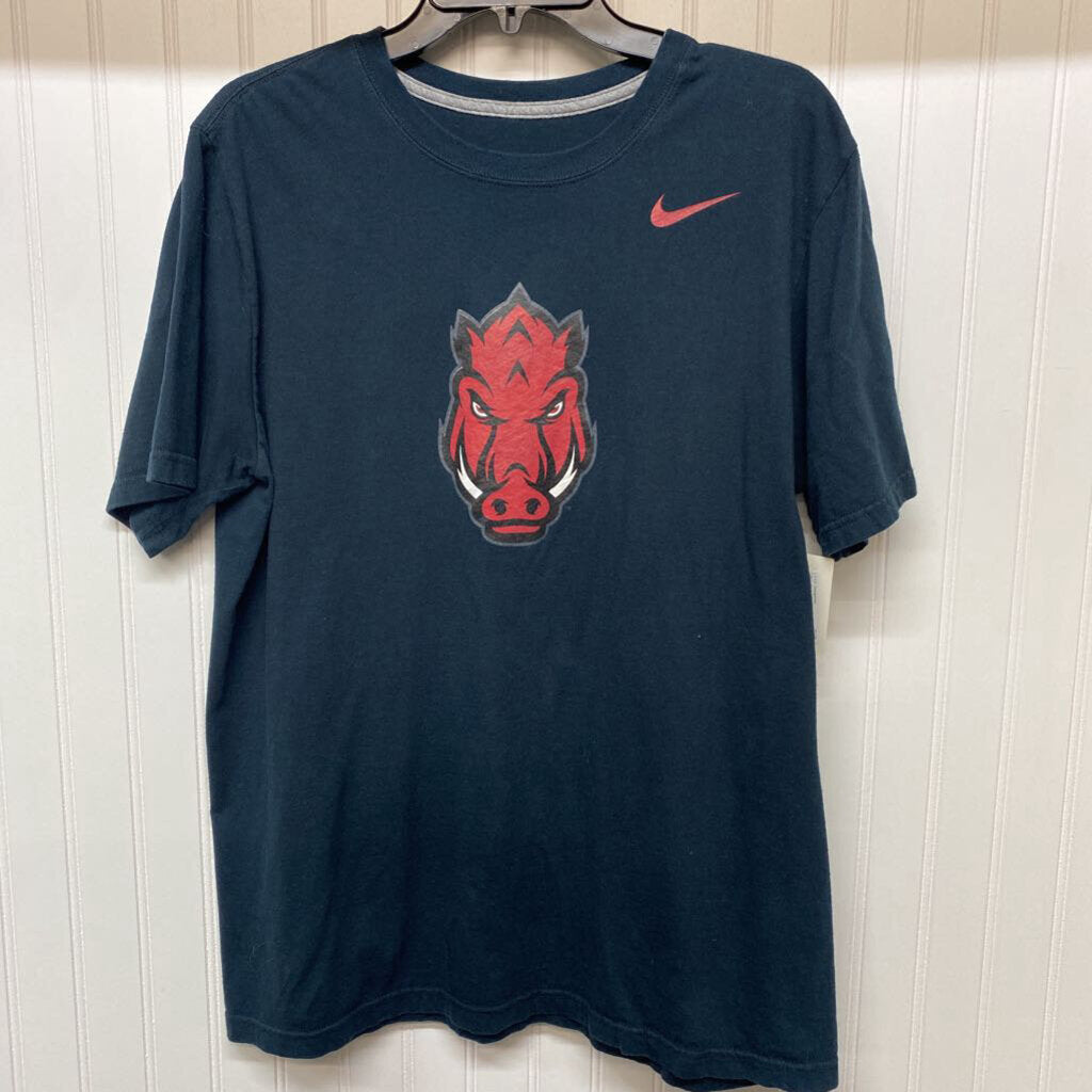 ARKANSAS RAZORBACKS GRAPHIC TEE