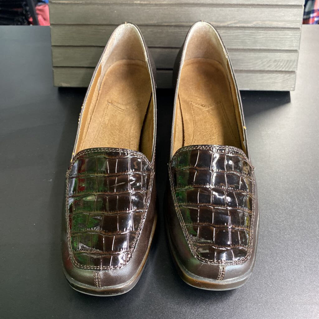 BROWN WEDGE DRESS SHOE