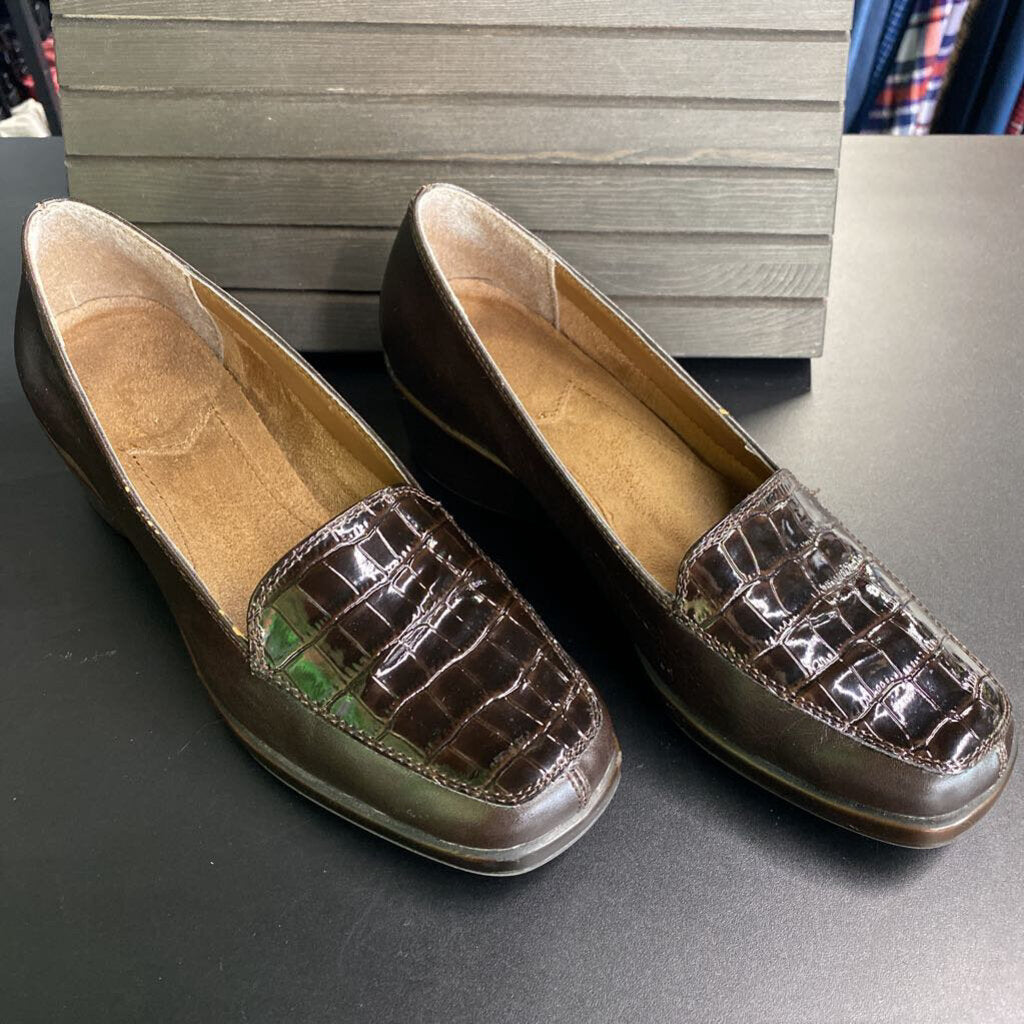 BROWN WEDGE DRESS SHOE