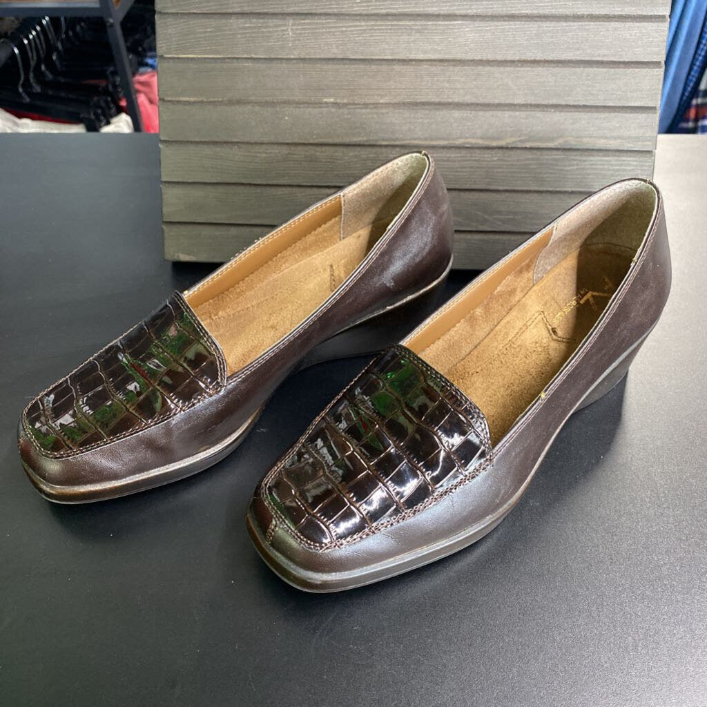 BROWN WEDGE DRESS SHOE