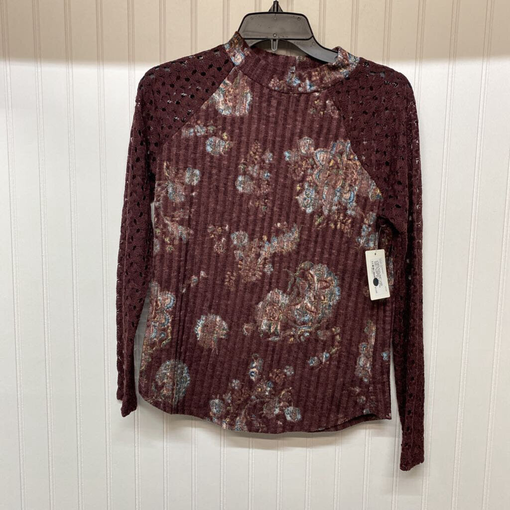 LACED SLEEVED RIBBED TOP