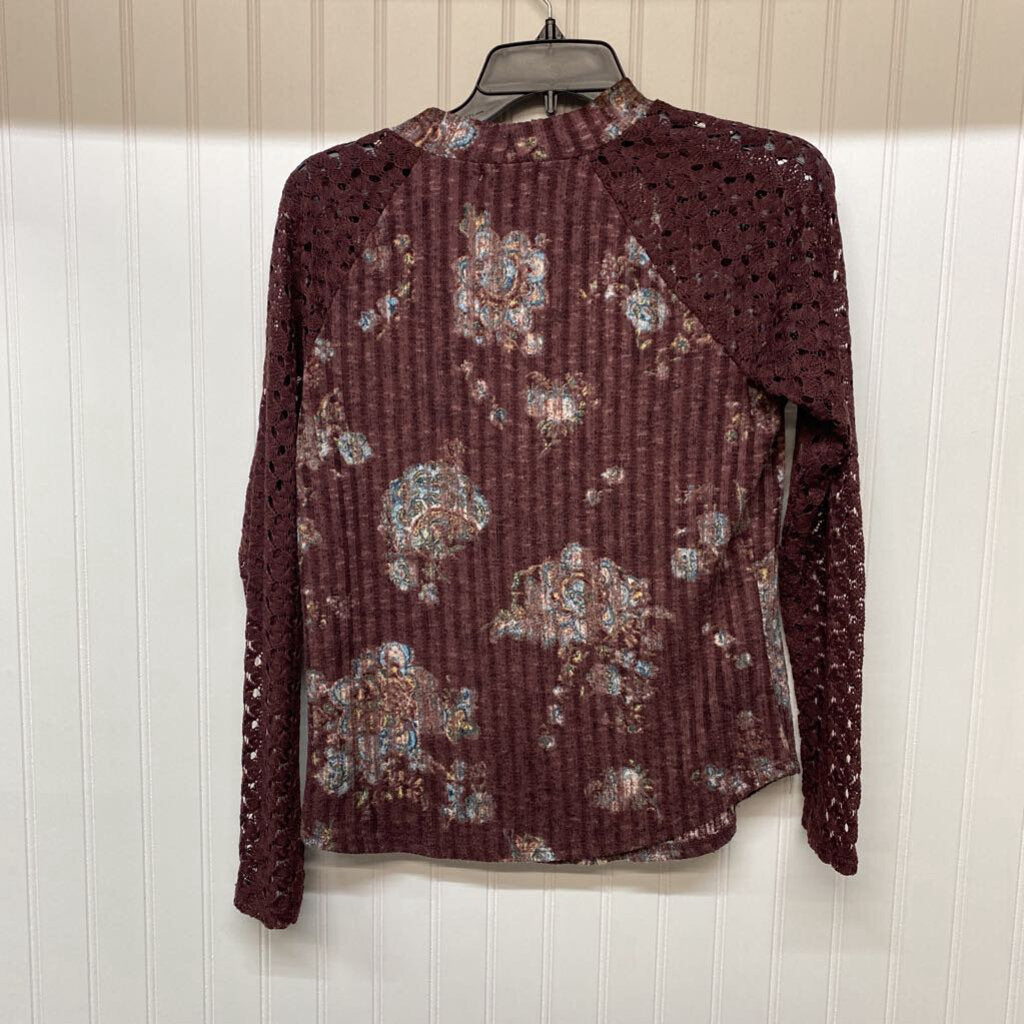 LACED SLEEVED RIBBED TOP