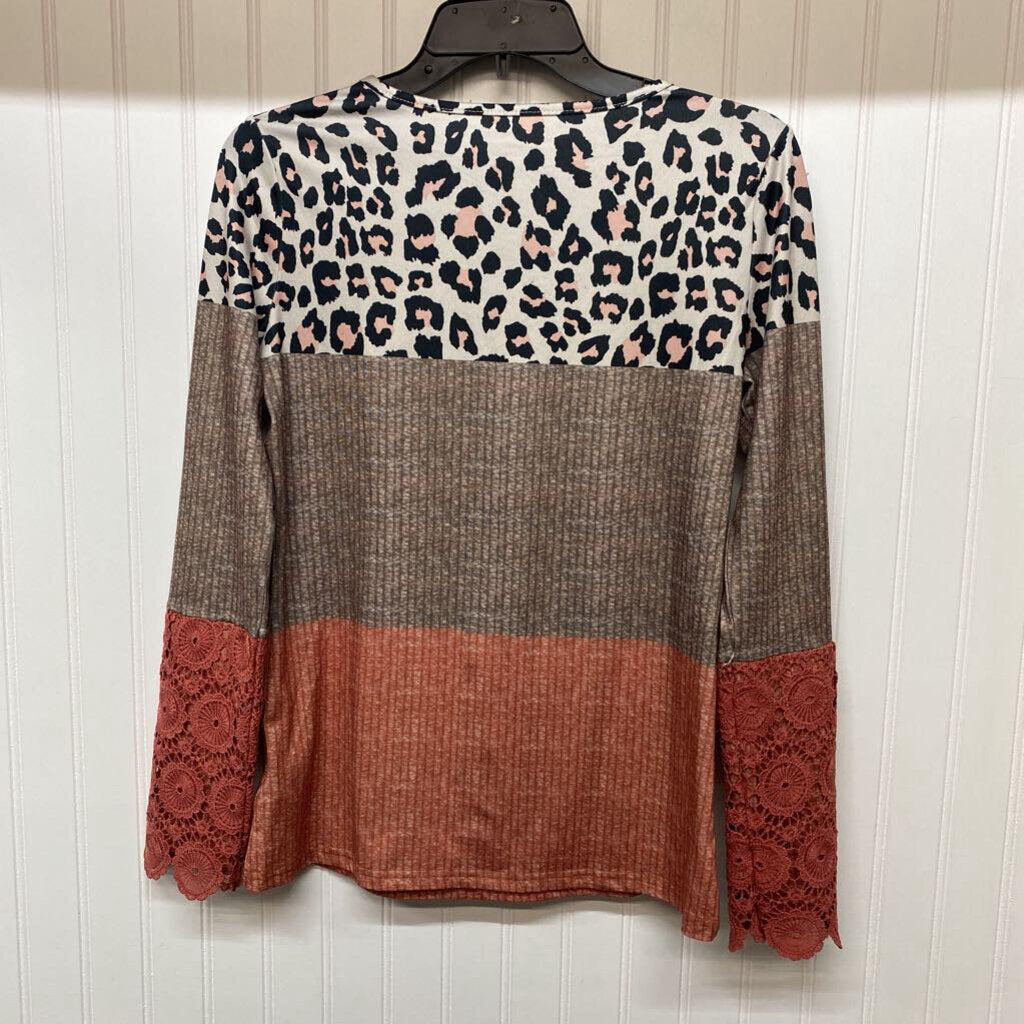 CRISS CROSS V NECK TOP