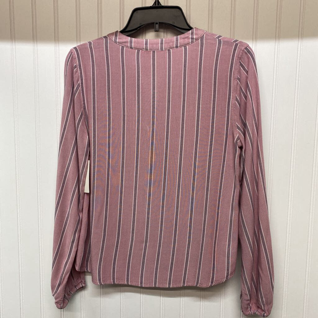 V NECK BUTTON DOWN