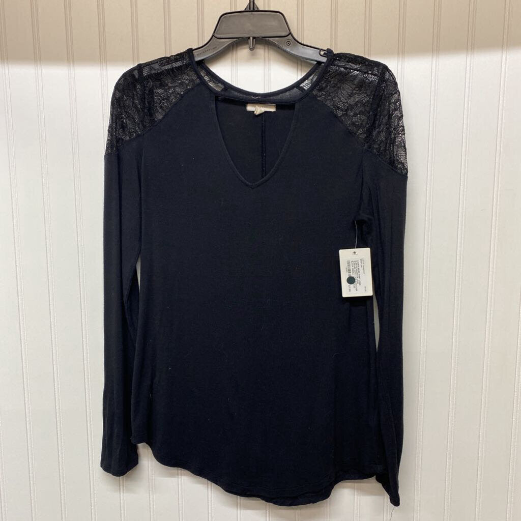 LONG SLEEVED WITH LACE SHOULDER