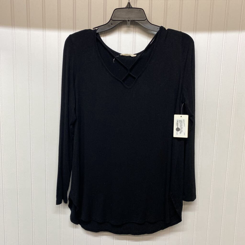 CRISS CROSS NECKLINE