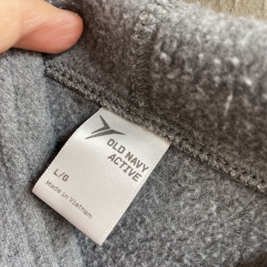 *HOODED FLEECE PULLOVER