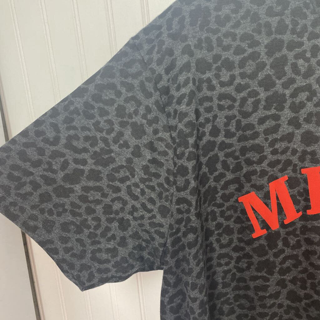 MERRY GRAPHIC TEE
