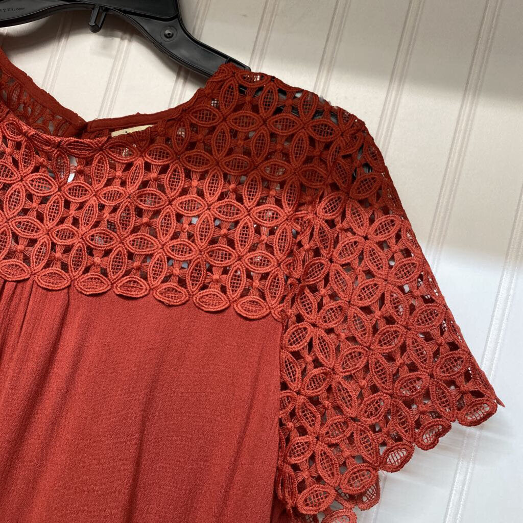 LACE SLEEVED SHORT DRESS
