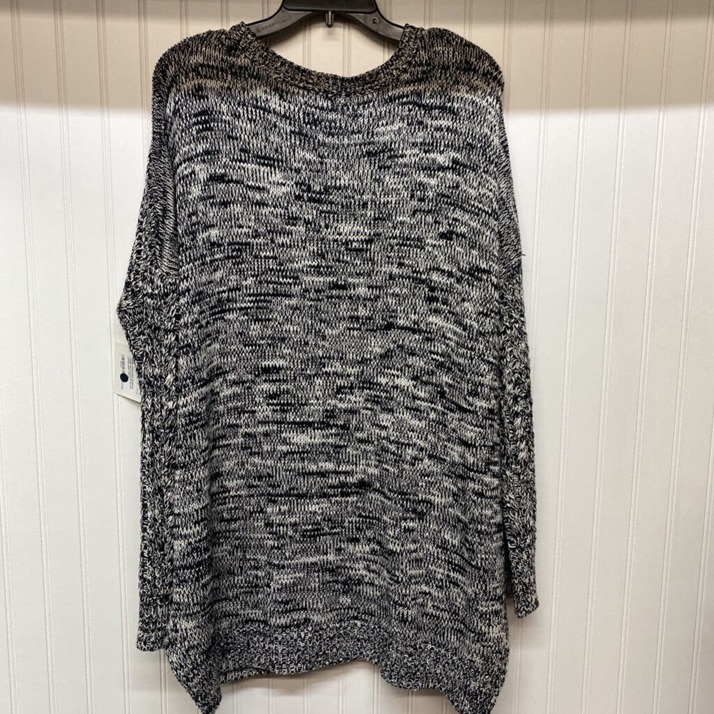 LOOSE KNIT SWEATER