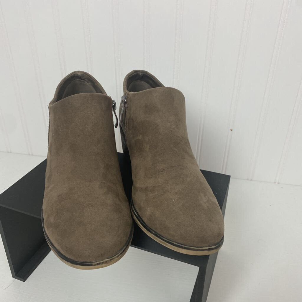 ANKLE BOOTS