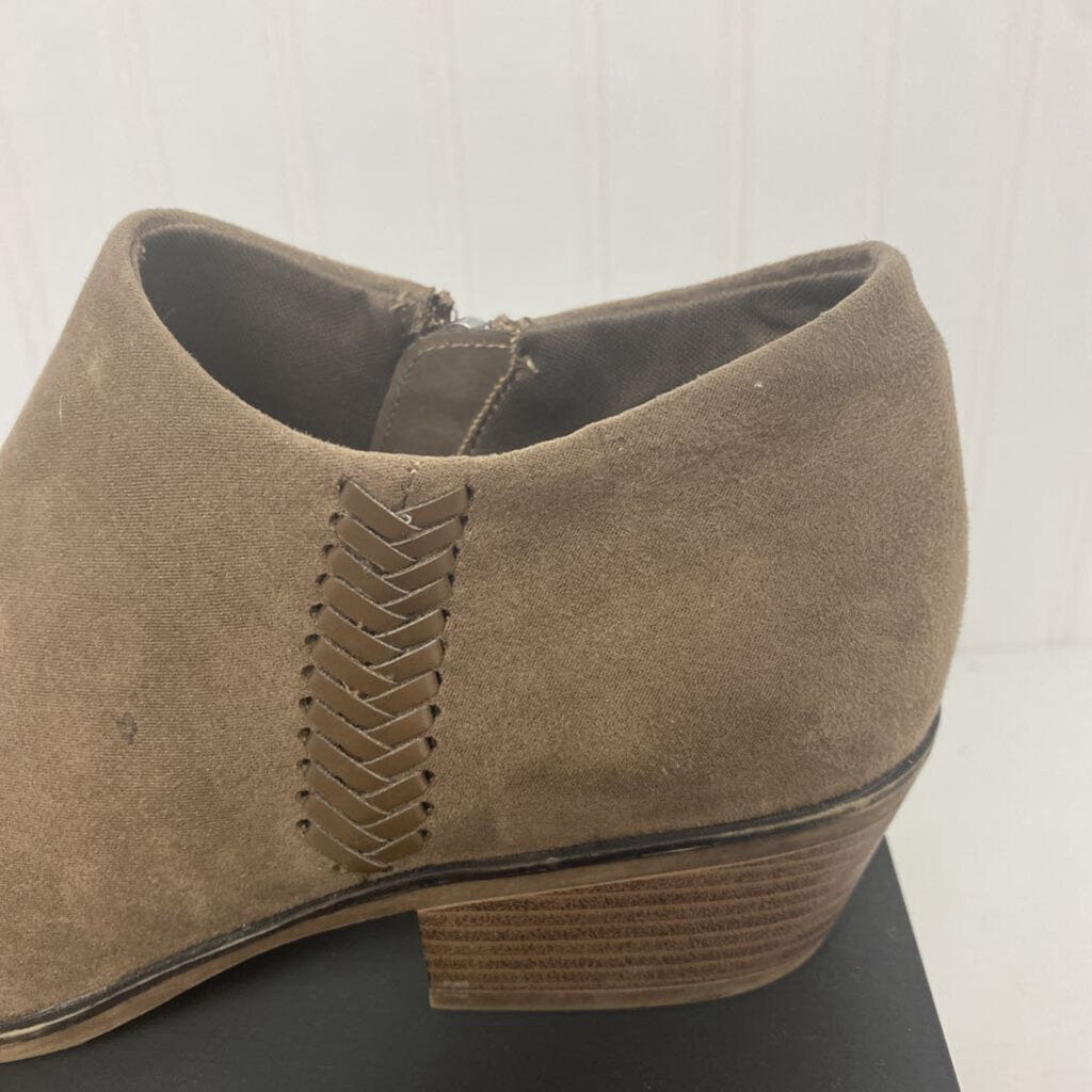 ANKLE BOOTS