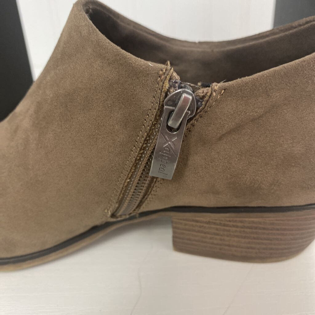 ANKLE BOOTS
