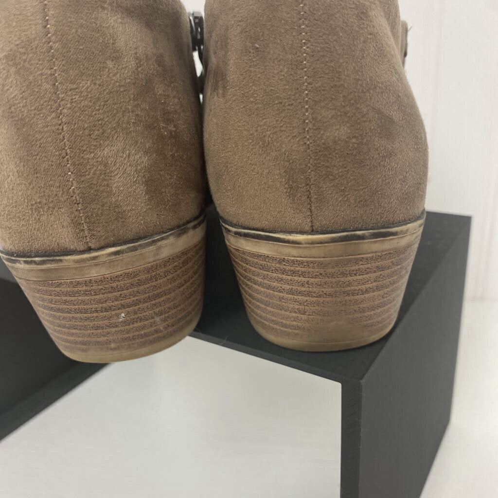 ANKLE BOOTS