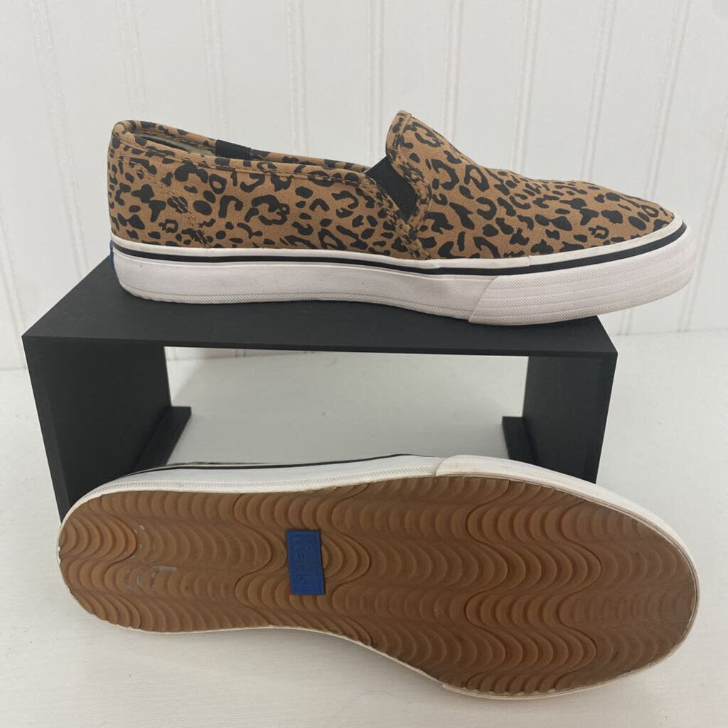 SLIP ON TENNIS SHOES