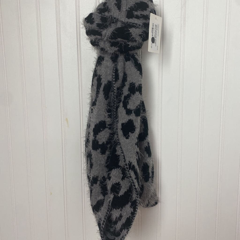 GRAY AND BLACK SCARF