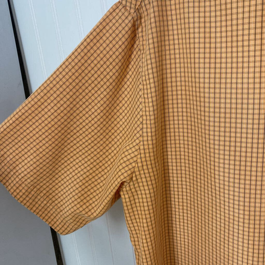 SHORT SLEEVED BUTTON DOWN