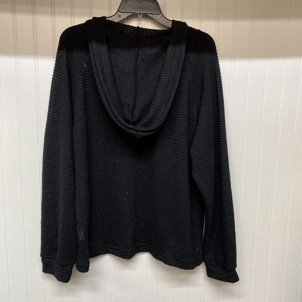 HOODED LONG SLEEVED
