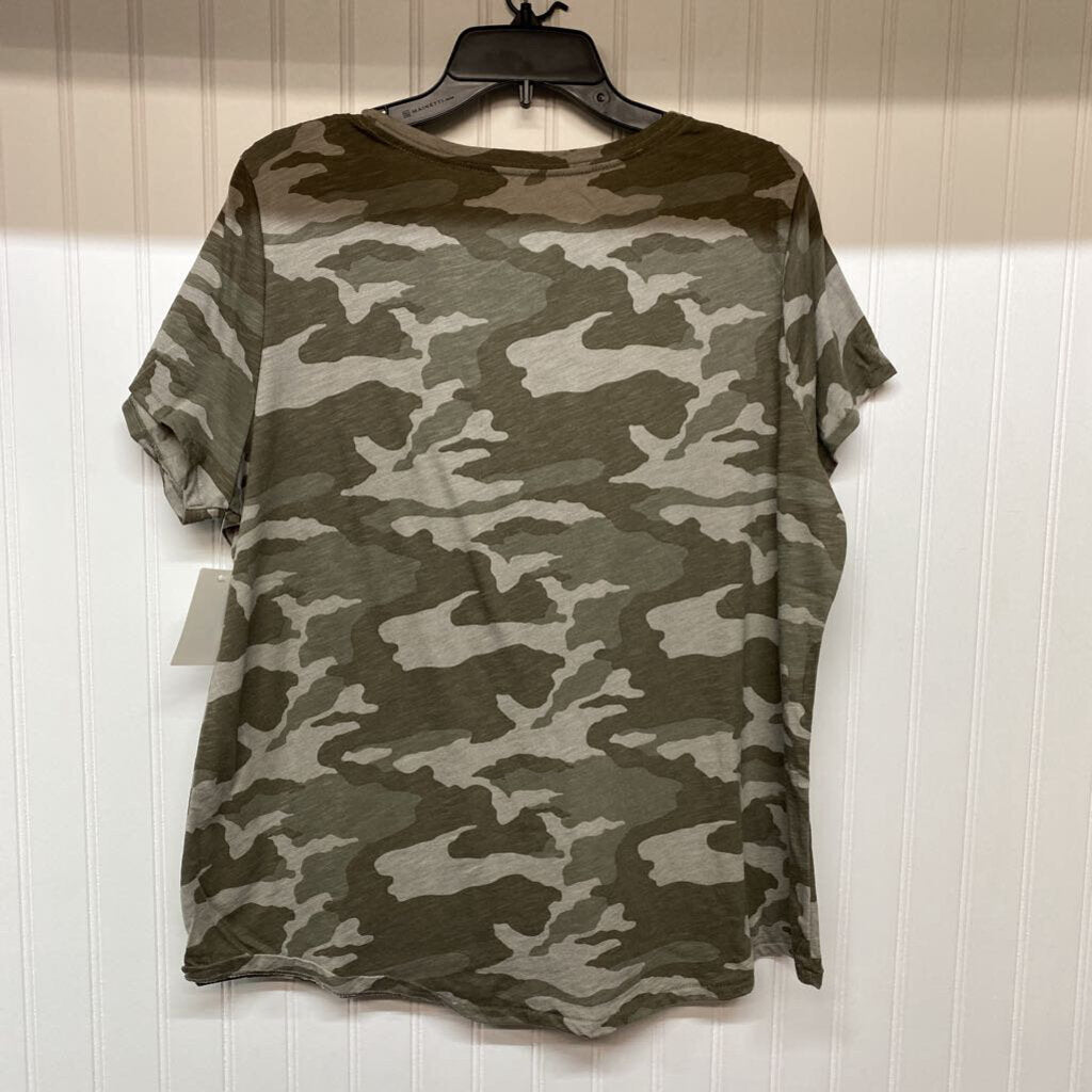 CAMO SHORT SLEEVED