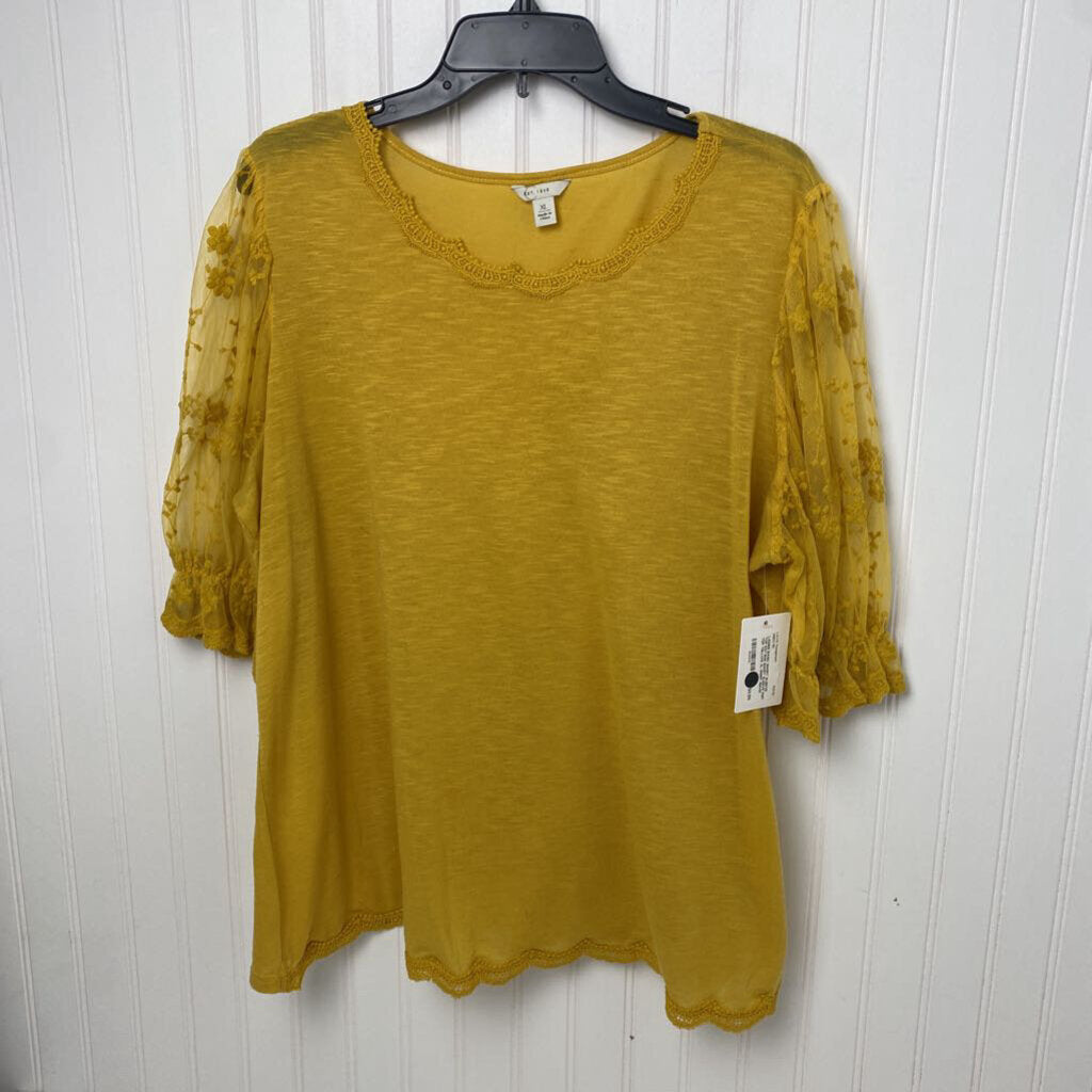 SHORT SLEEVE KNIT TOP