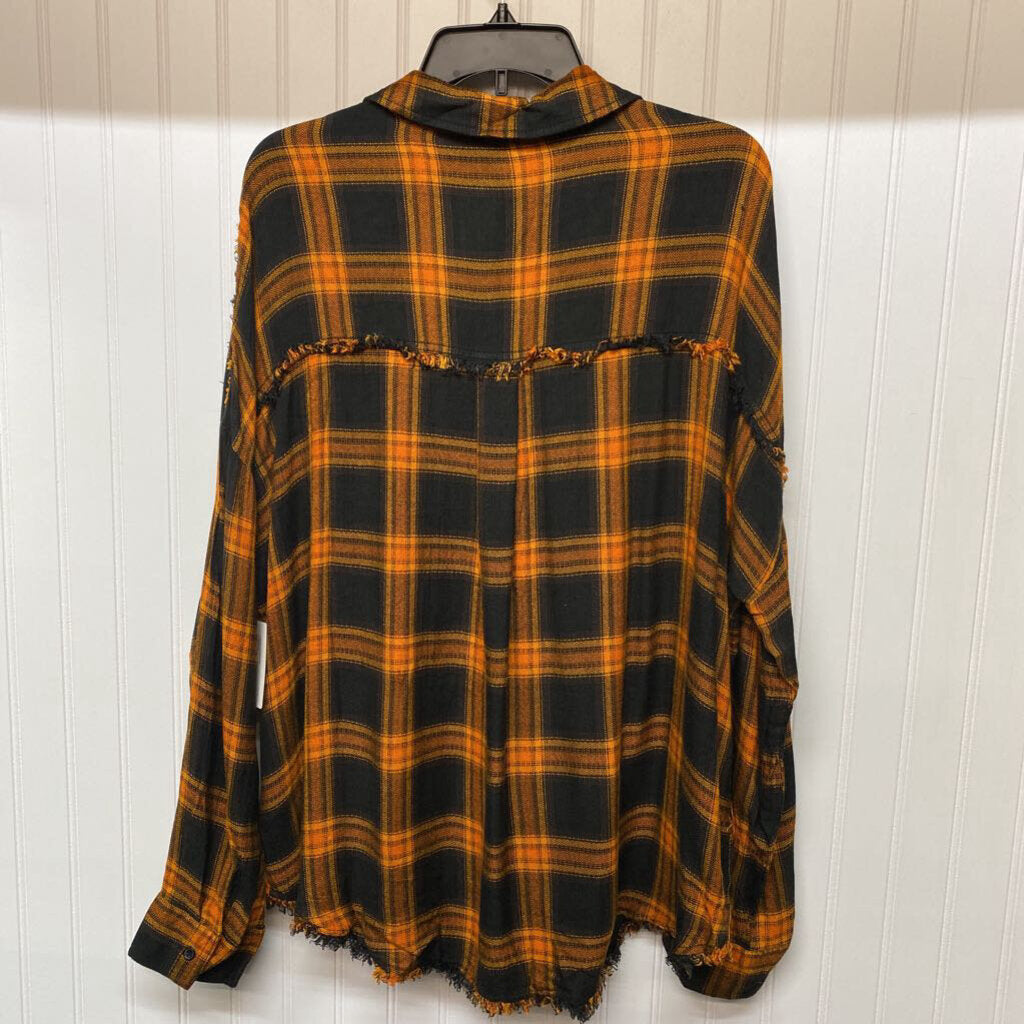 LADIES PLAID BUTTON UP