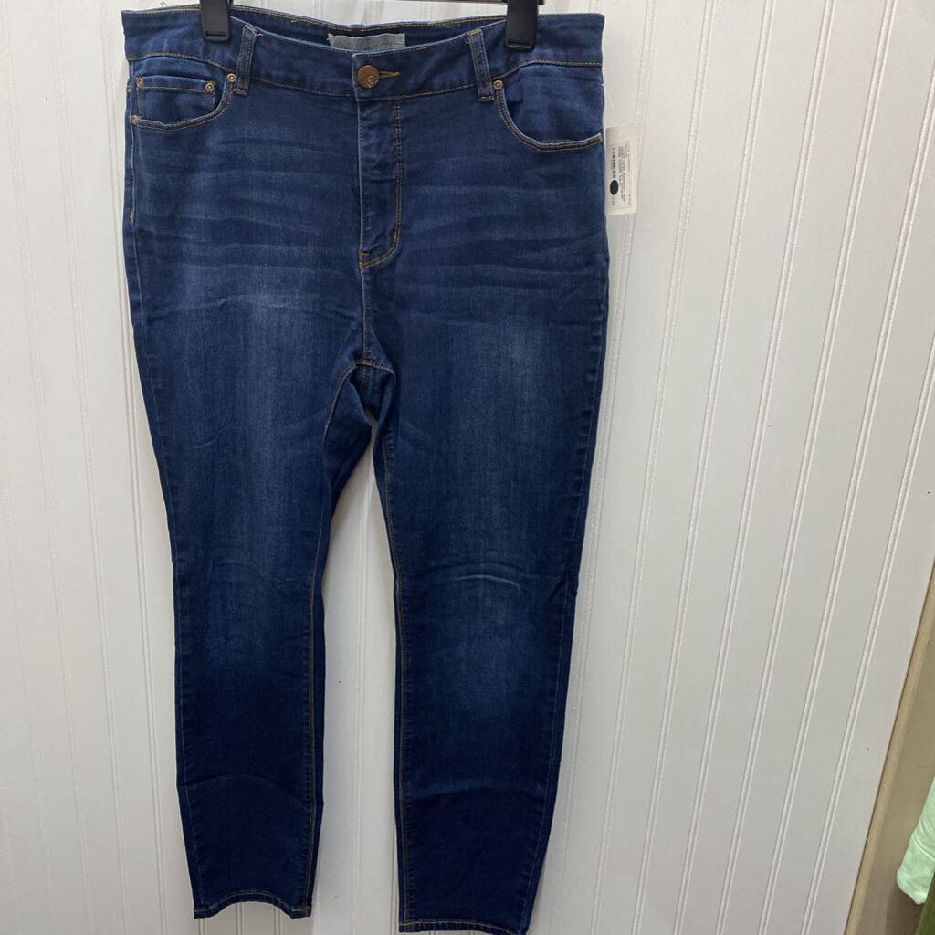CLASSIC FIT JEANS
