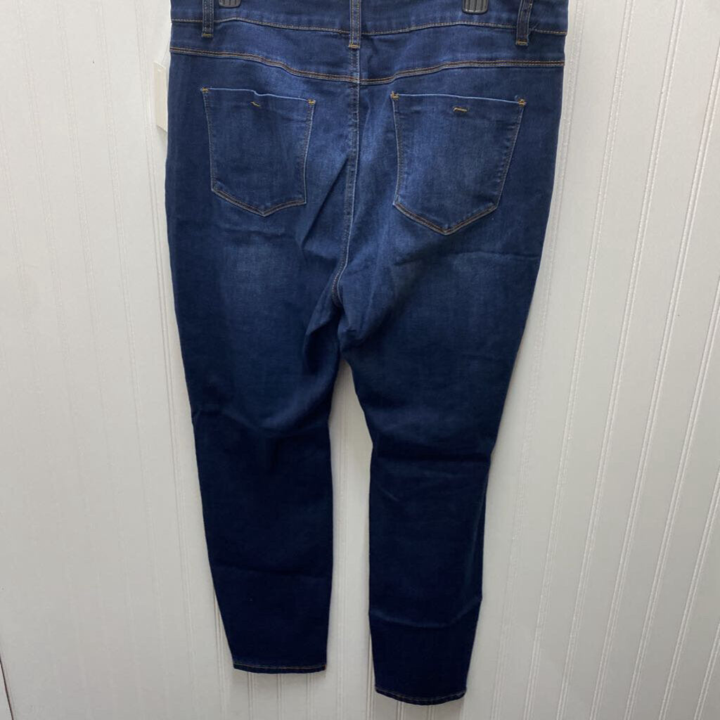CLASSIC FIT JEANS