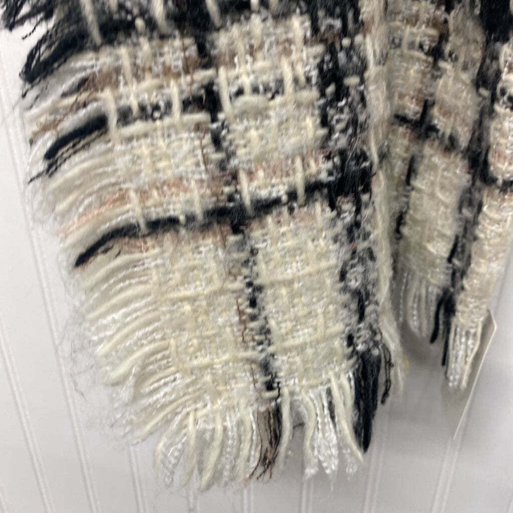*TEXTURED BOUNCE WINTER SCARF WITH FRINGE