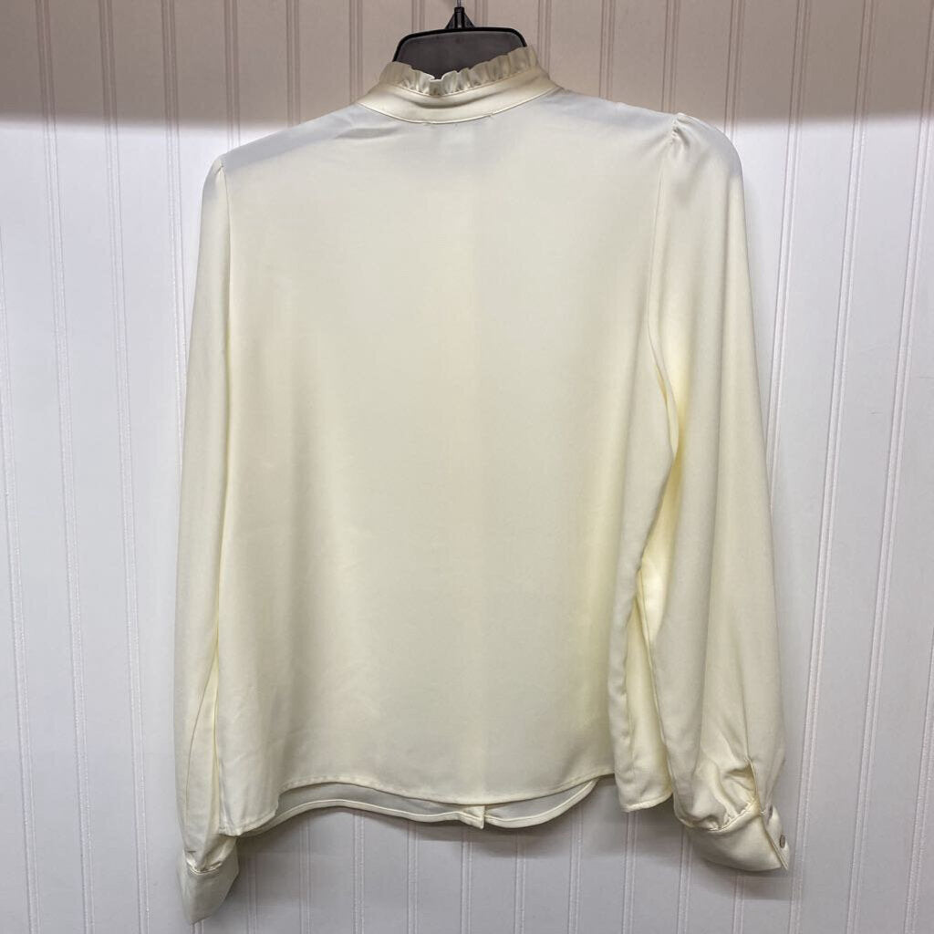 *BUTTON UP AND RUFFLE COLLAR RUFFLE ON BUTTONSAND