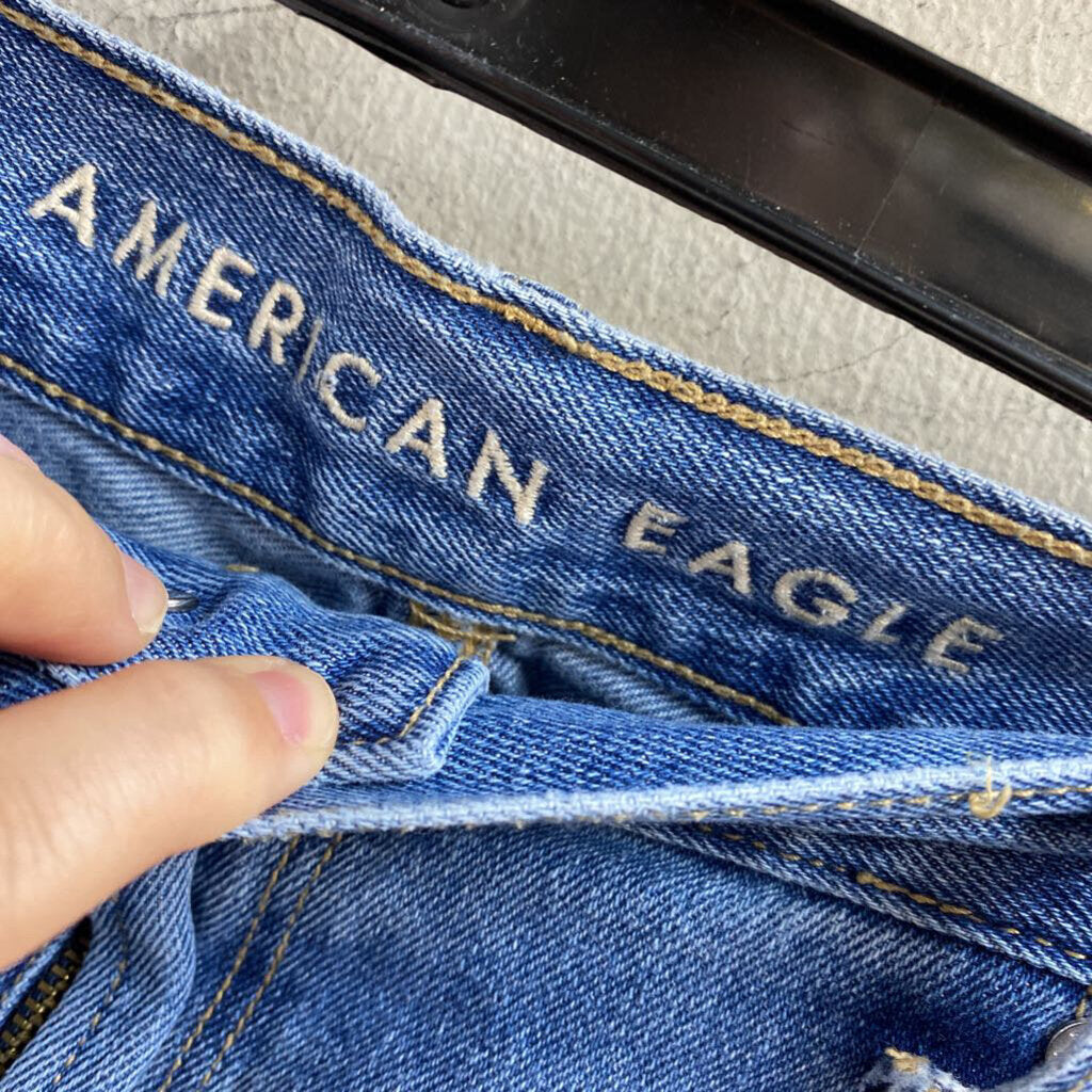 LADIES DISTRESSED JEANS