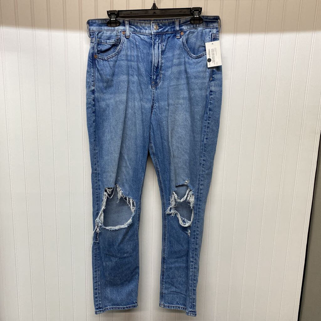 LADIES DISTRESSED JEANS
